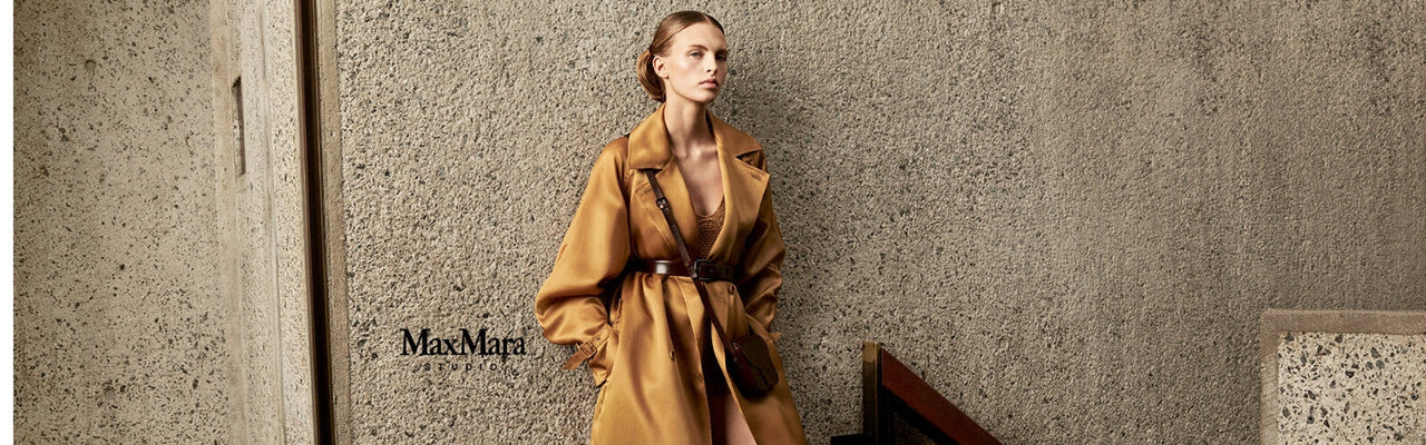 Foto raffigurante una modella con cappotto lungo color bronzo