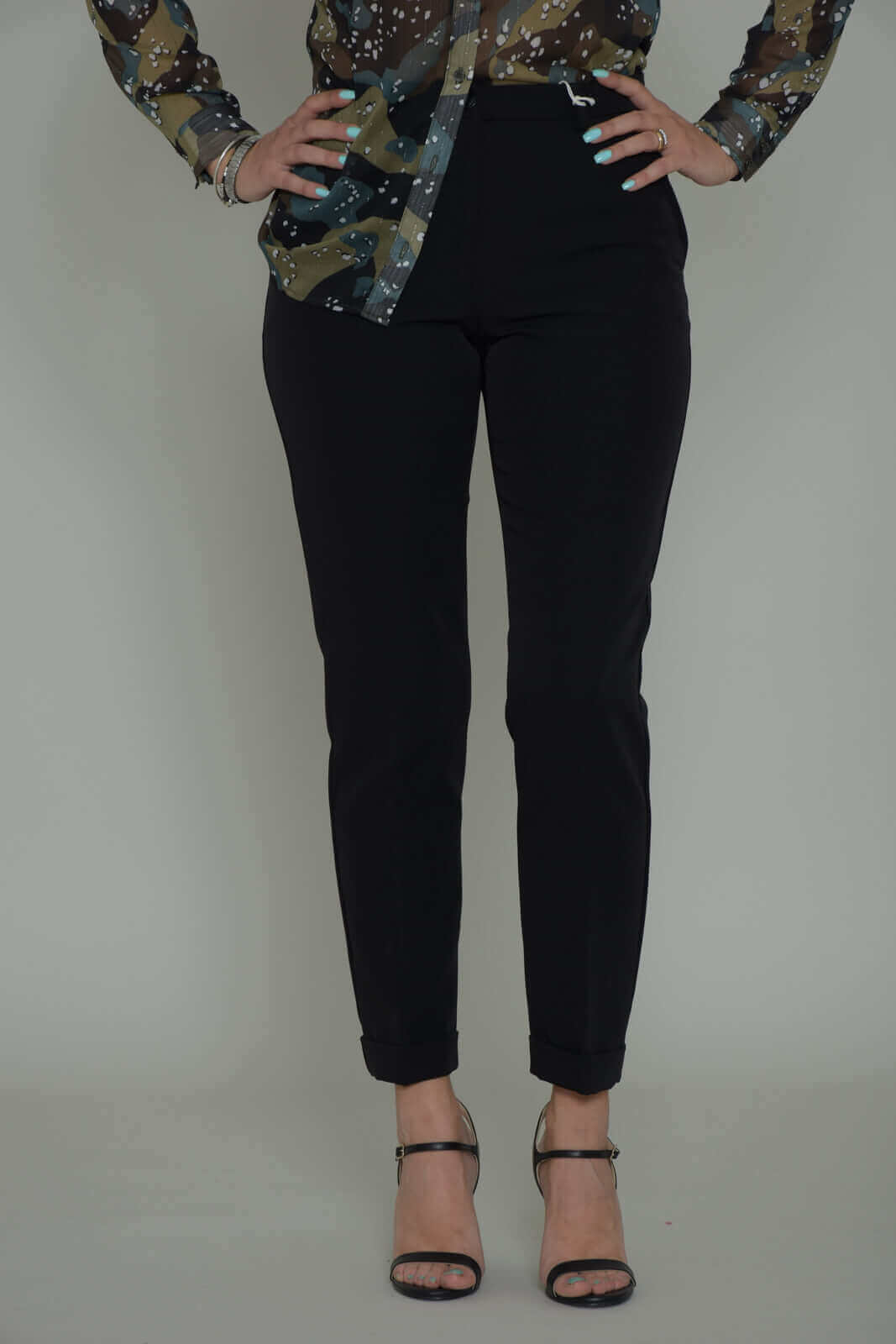 19.70 Pantalone donna stretch fronte 1