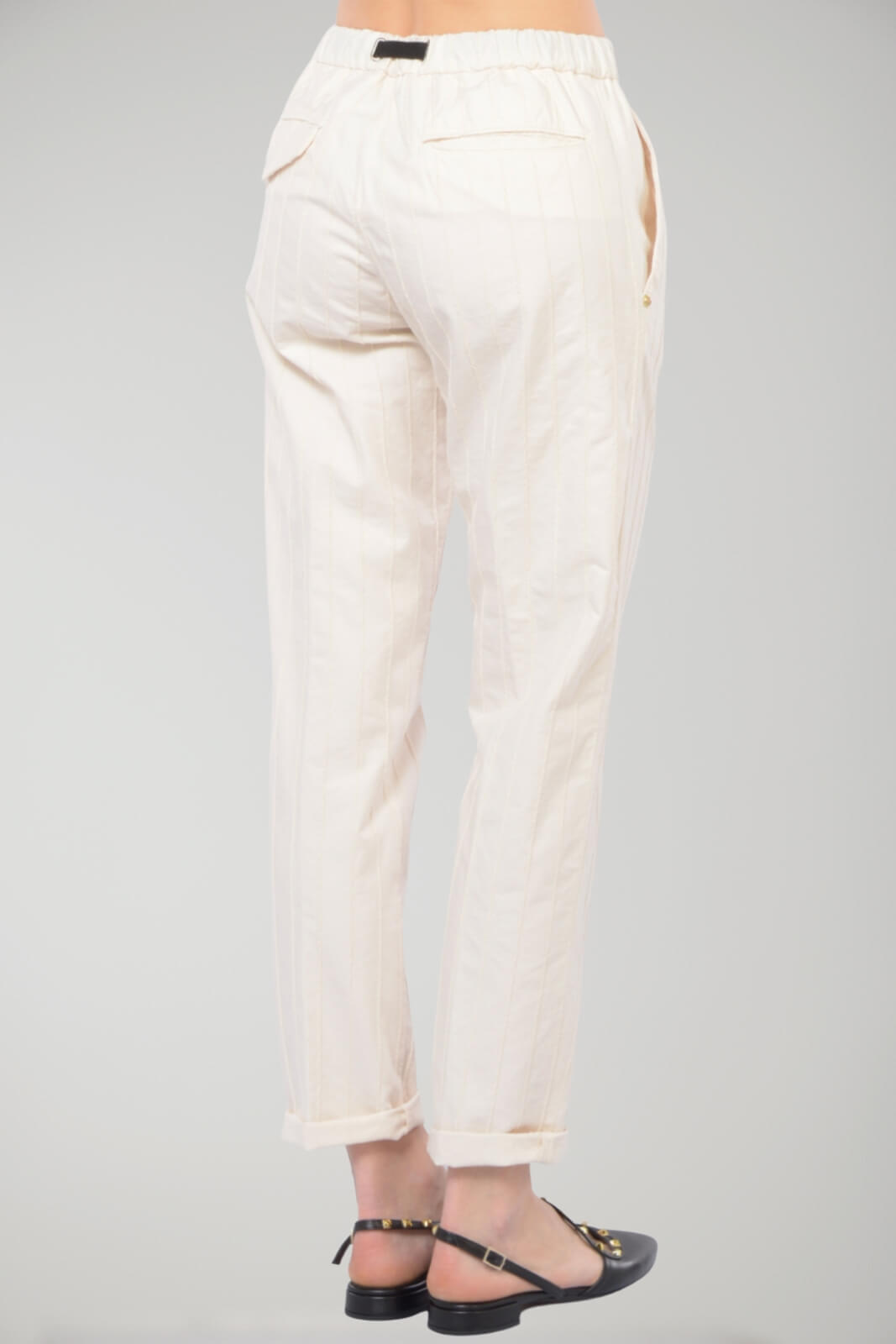 Pantalones de mujer color arena blanca con costuras verticales