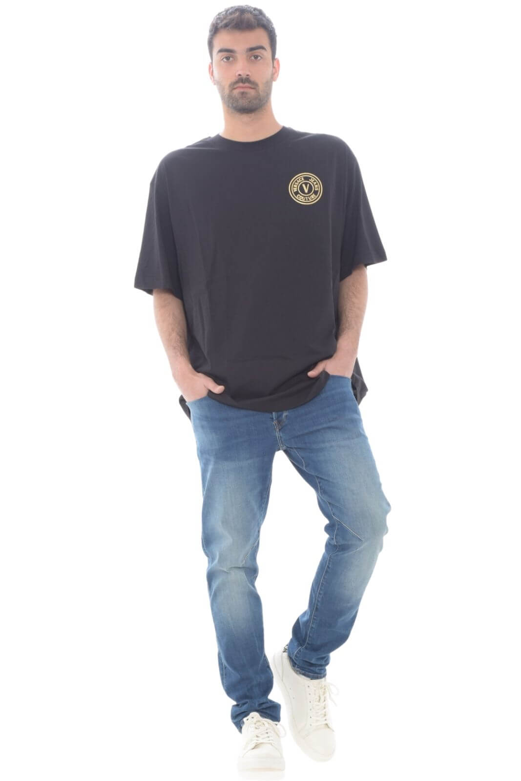 Versace Jeans Couture Camiseta para hombre con emblema en V, ajuste holgado