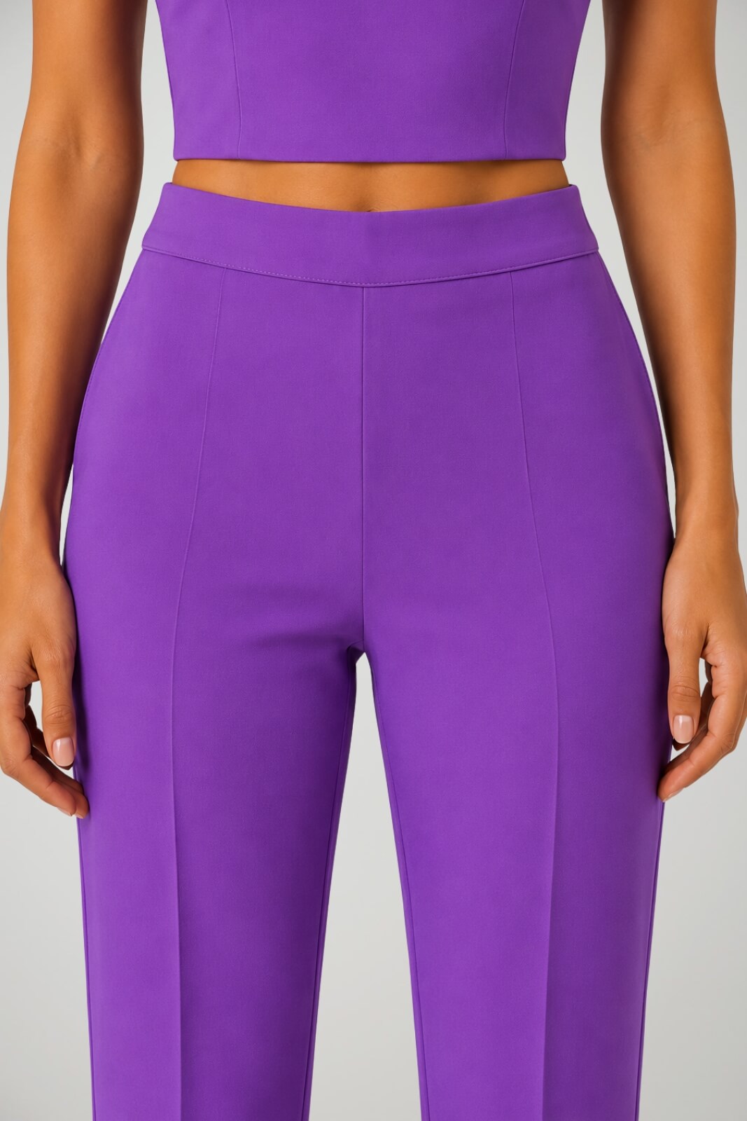 Akè Pantaloni Donna con piega stirata