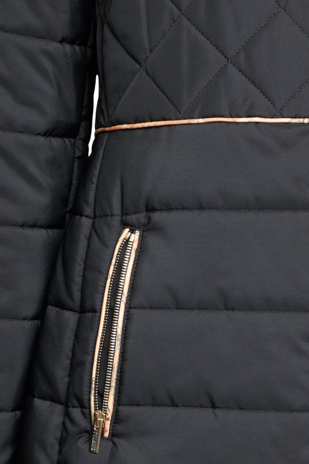 Gubbino trapuntato donna Alviero Martini dettaglio