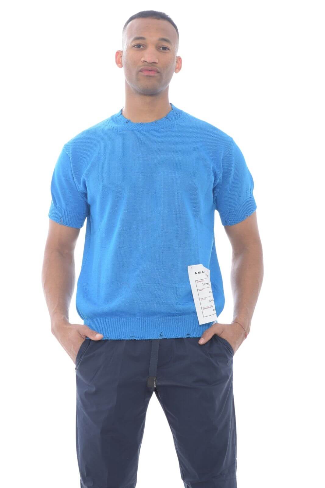 Camisa de hombre Amaranto de manga corta con desgaste.