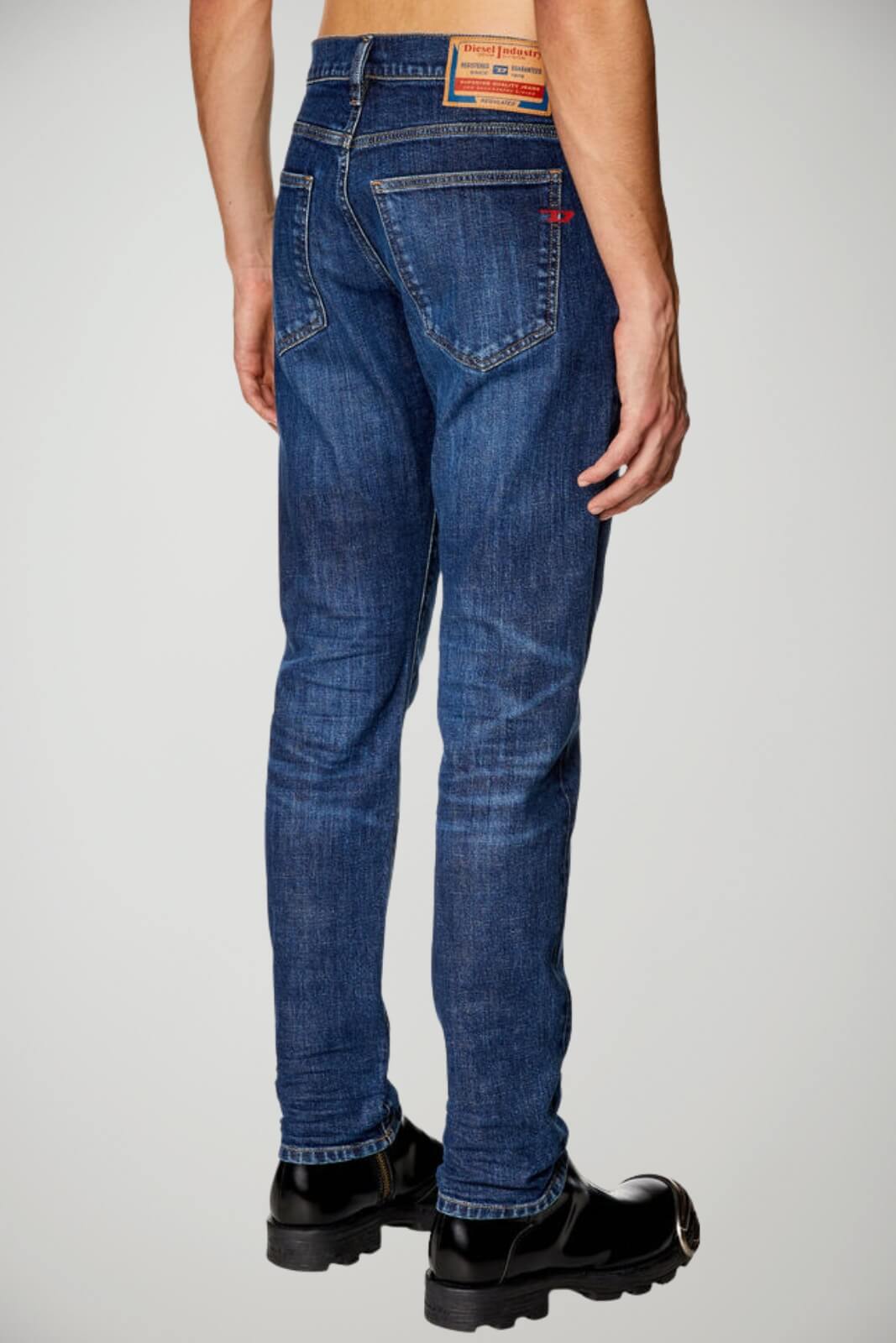 Jeans da uomo Diesel vestibilità slim a cinque tasche