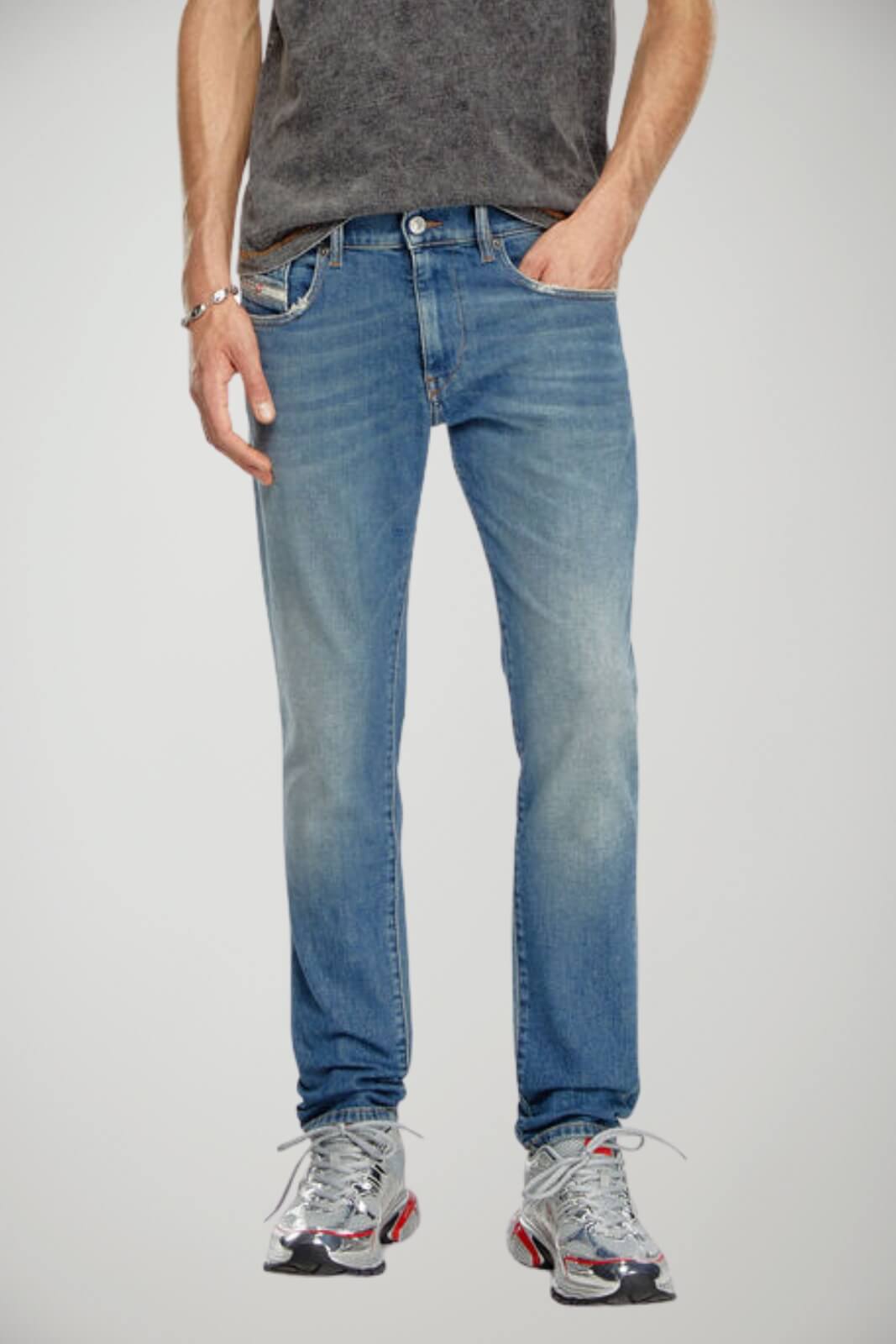 Jeans da uomo Diesel slim fit con effetto used