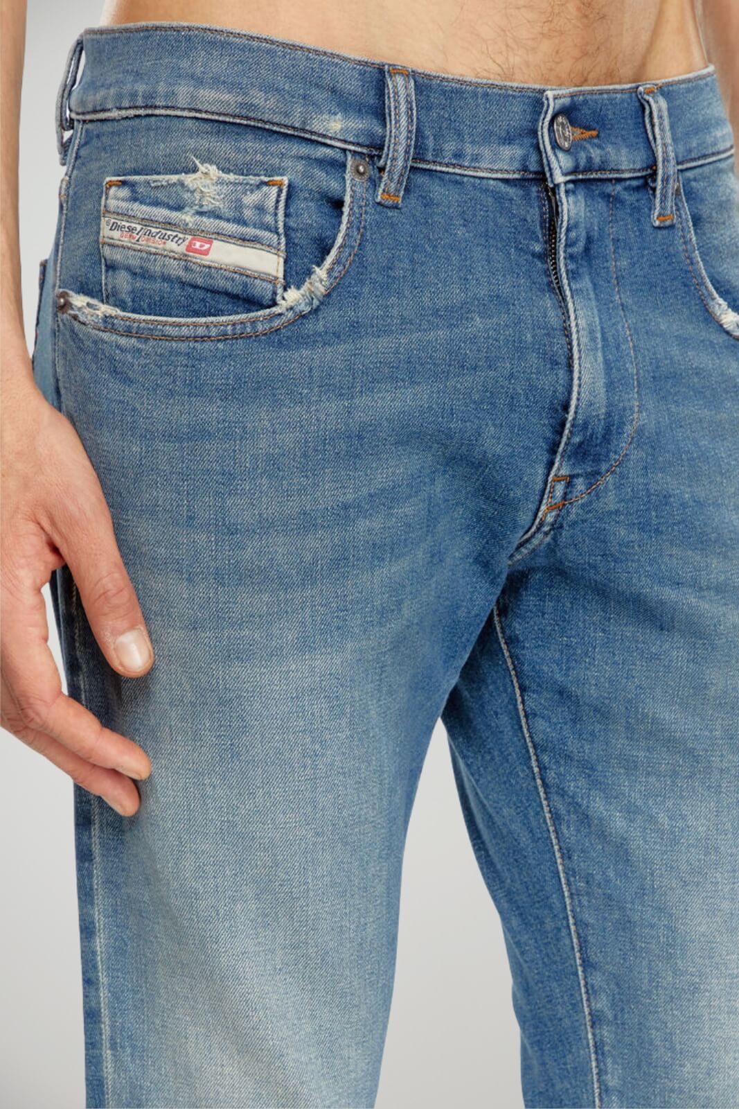 Jeans da uomo Diesel slim fit con effetto used