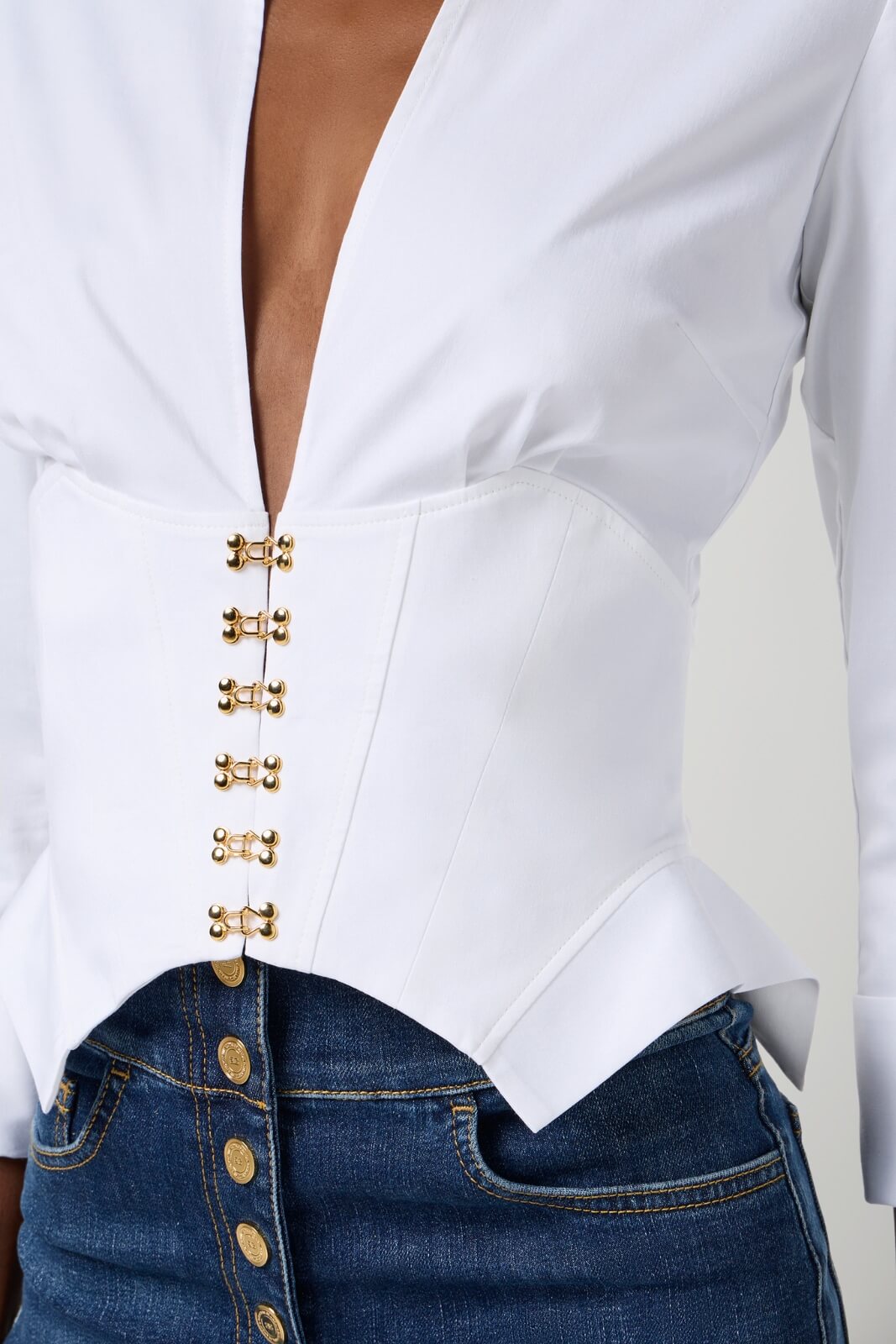 Camicia da donna Elisabetta Franchi con ganci in metallo dettaglio