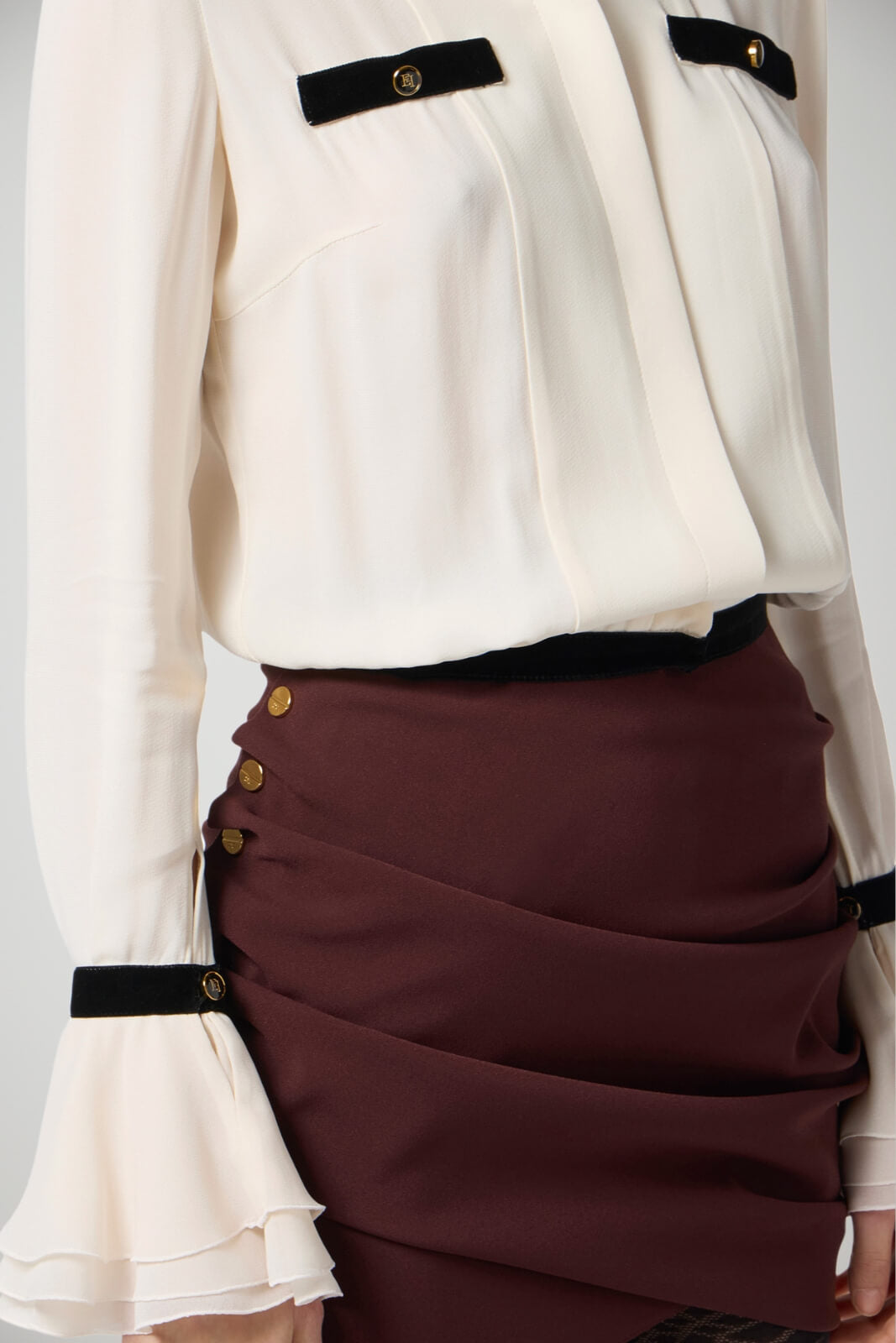 Camicia da donna Elisabetta Franchi in georgette con polsi a campana dettaglio