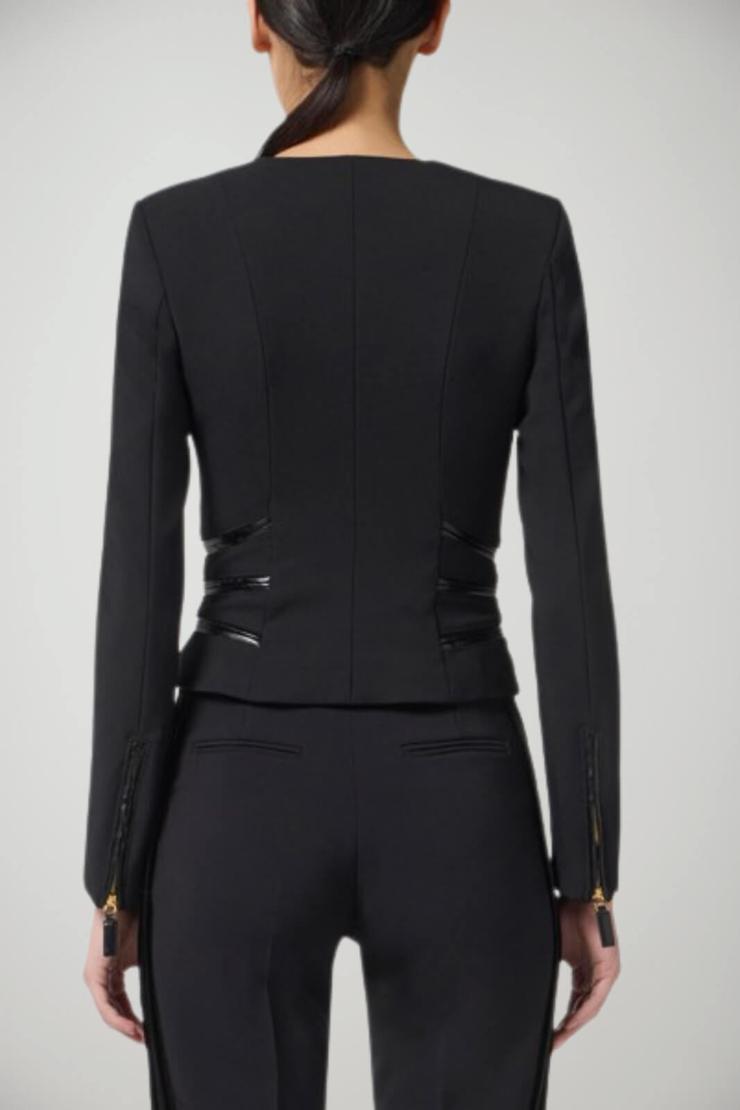 Giacca da donna Elisabetta Franchi in crepe con zip retro