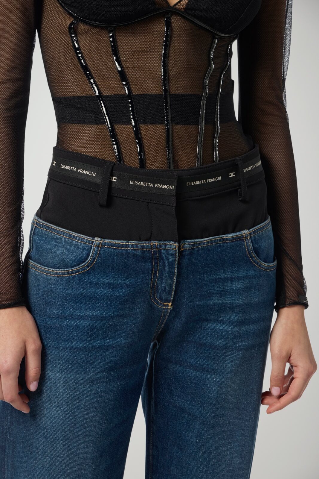 Jeans da donna Elisabetta Franchi con inserto in vita dettaglio