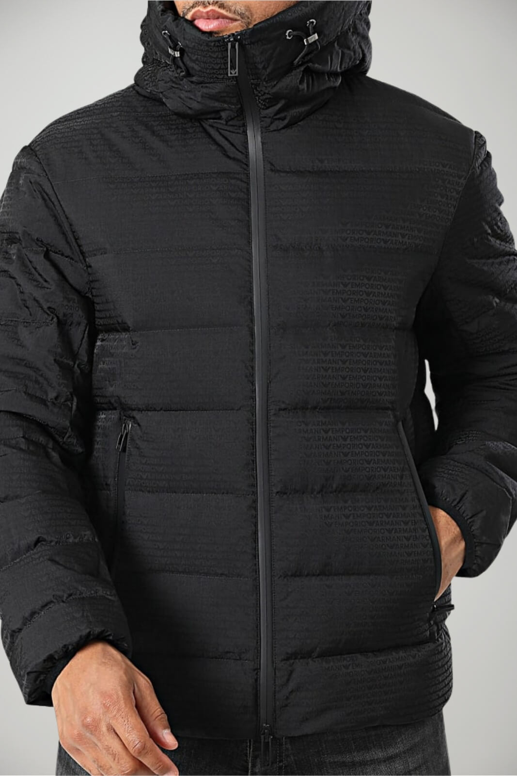 Piumino da uomo Emporio Armani con cappuccio e lettering logo all over