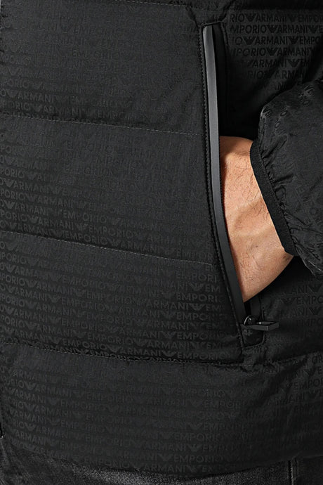 Piumino da uomo Emporio Armani con cappuccio e lettering logo all over