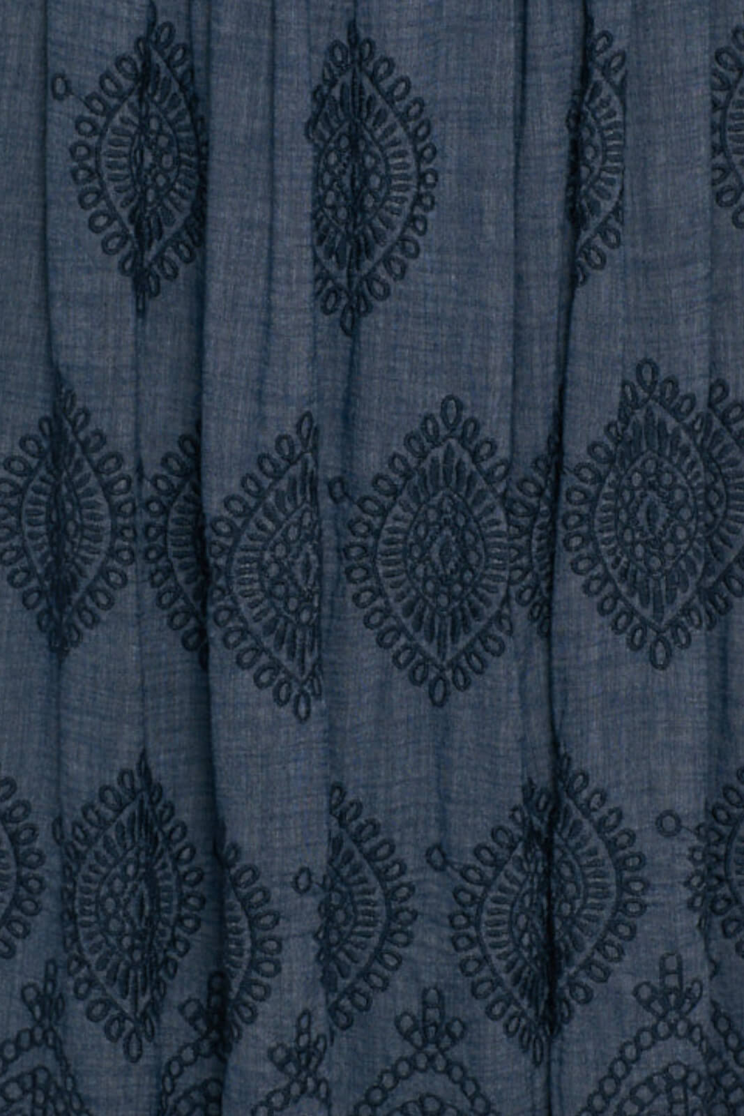 Por favor, falda larga con inserciones bordadas