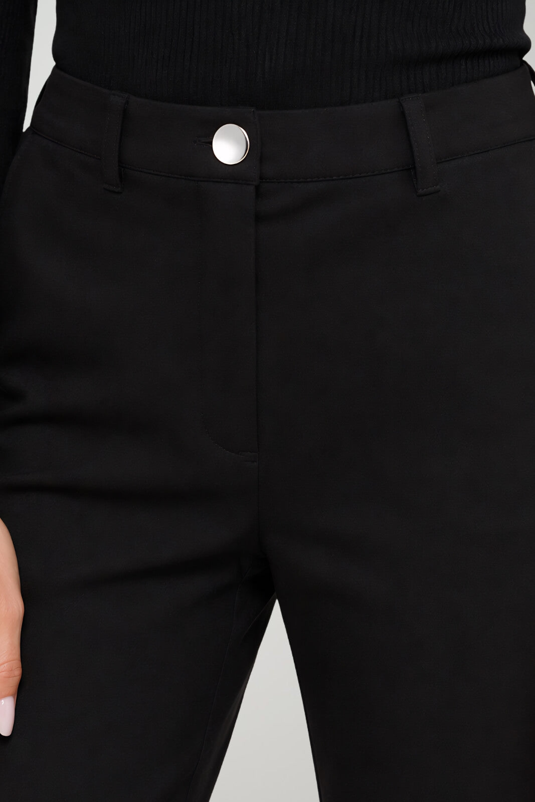 Guess Pantaloni Donna in punto milano