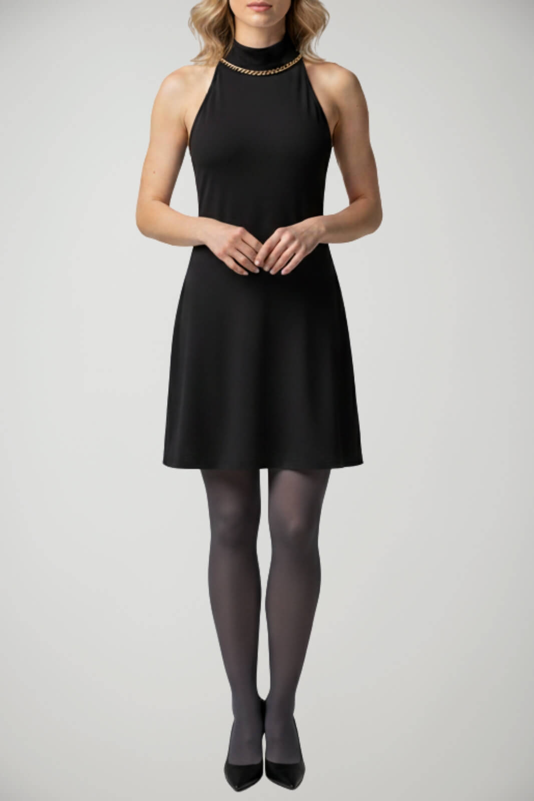 Abito da donna corto con scollo americano