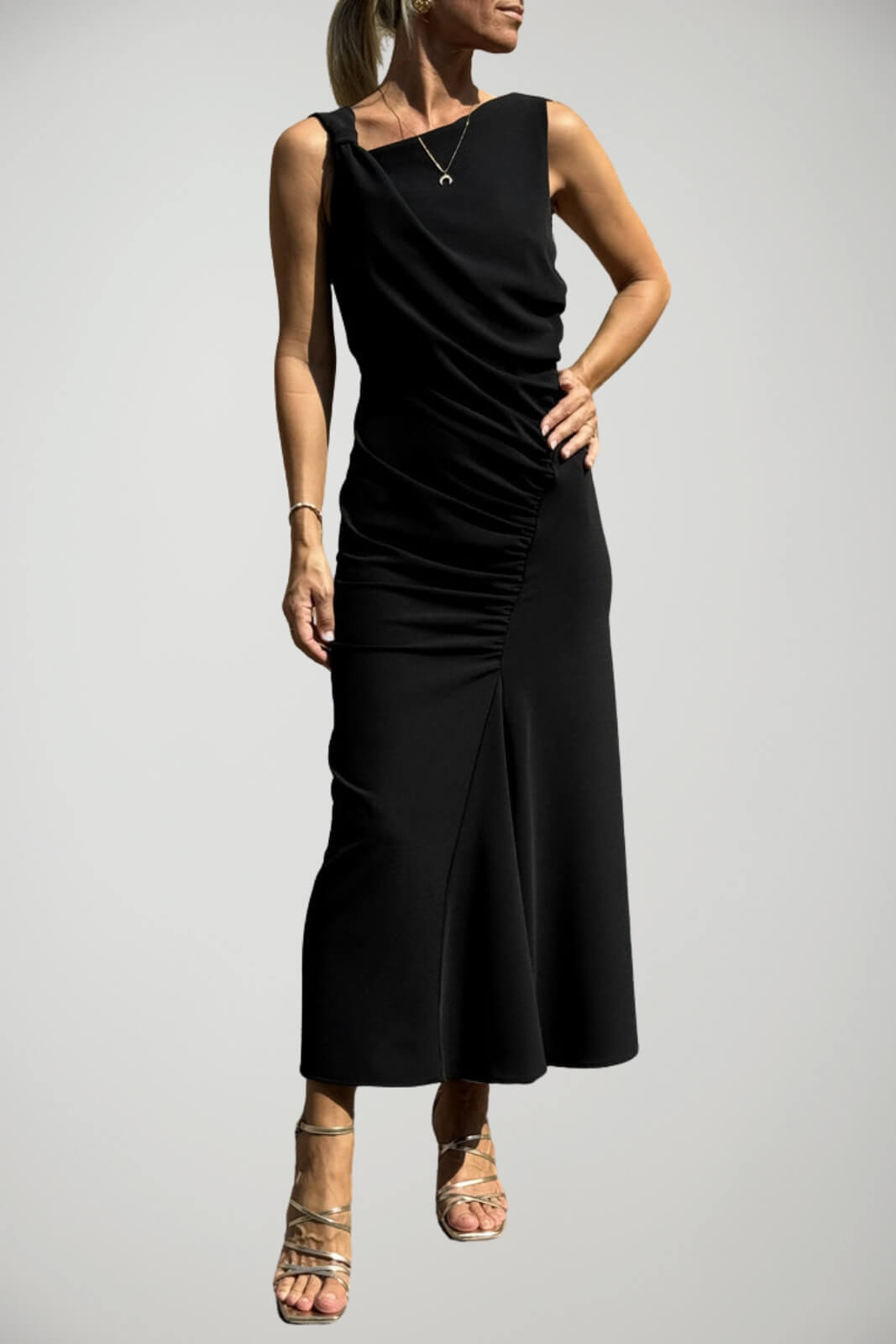 Abito da donna Imperial smanicato con drappeggi sul fianco