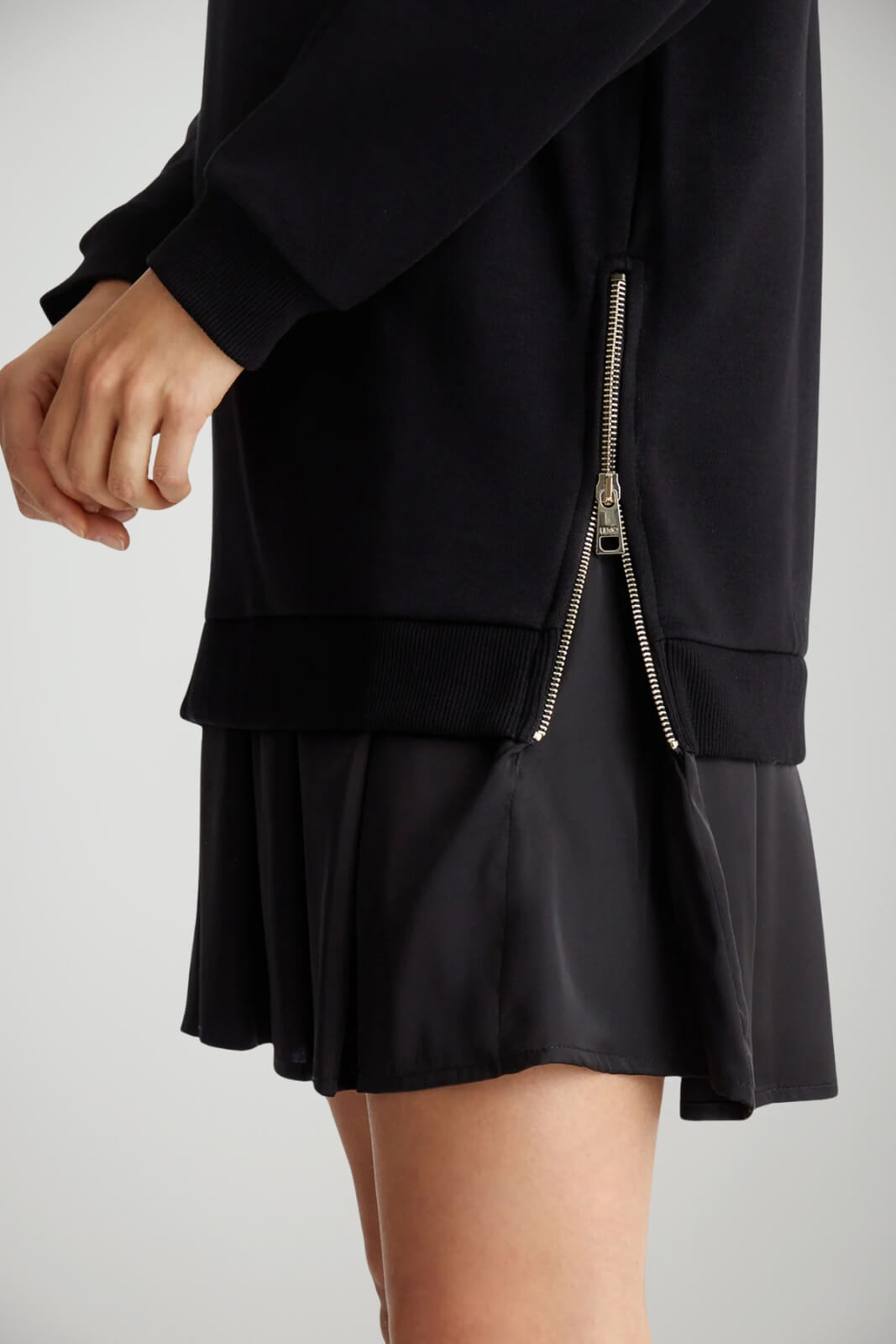 Abito Donna Liu Jo in maglia con balza in raso dettaglio