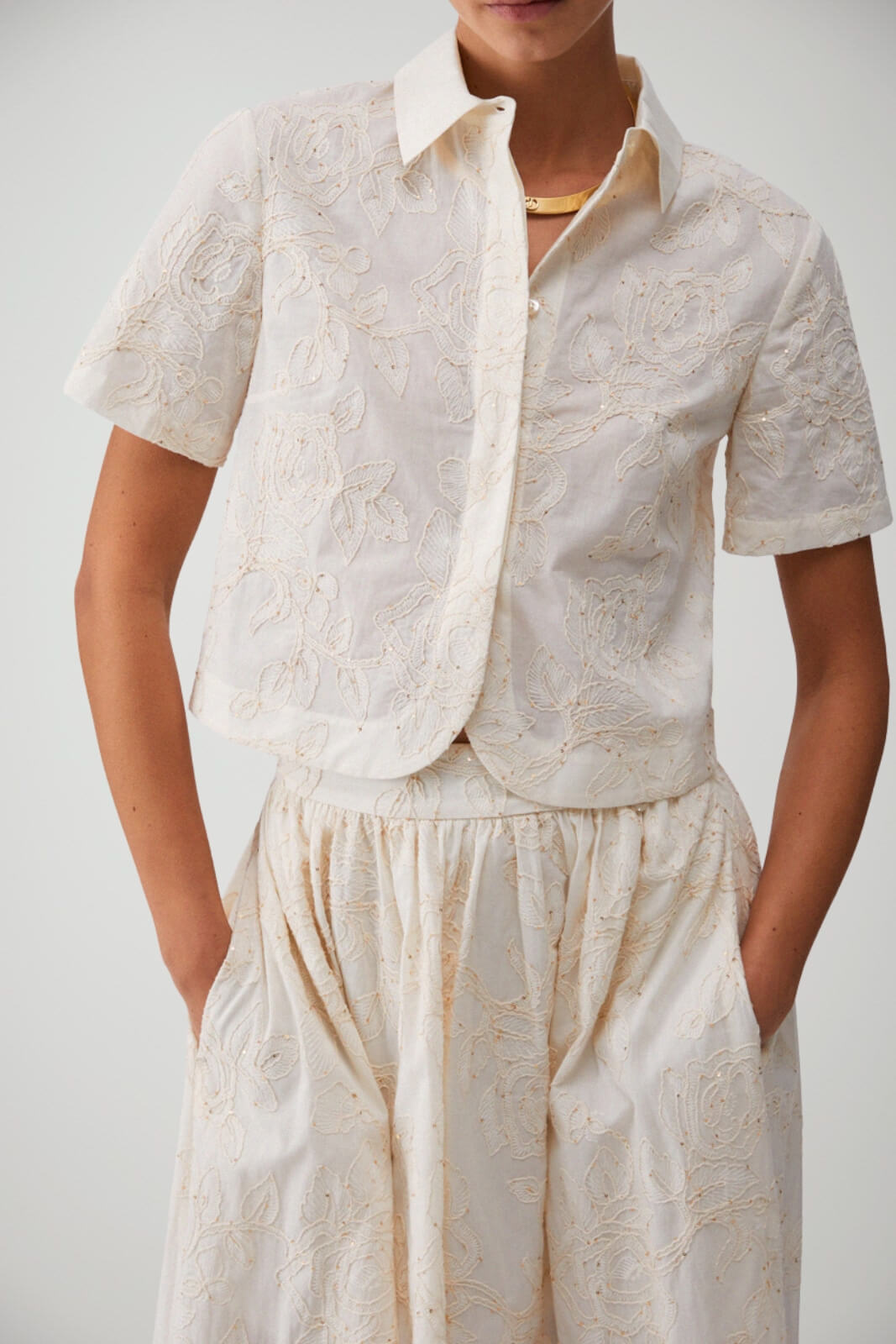 Camicia donna Liu Jo maniche corte in cotone con ricami floreali in tinta unita avorio