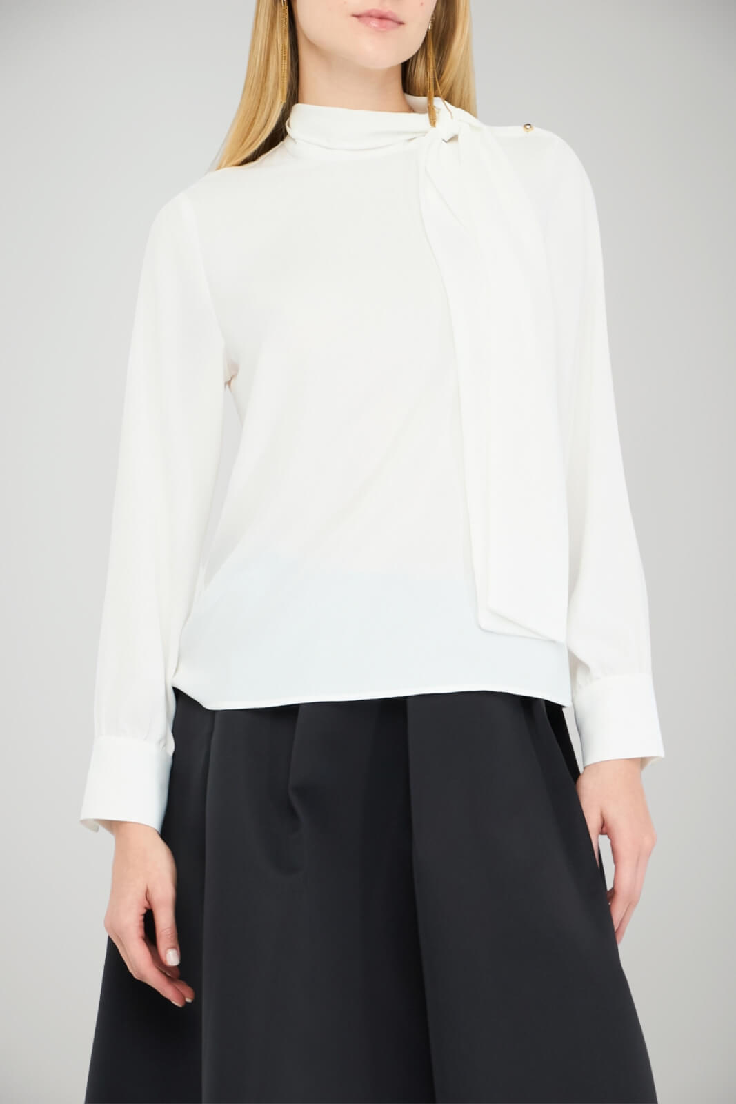 Blusa da donna Liu Jo con sciarpa e dettagli dorati fronte 1