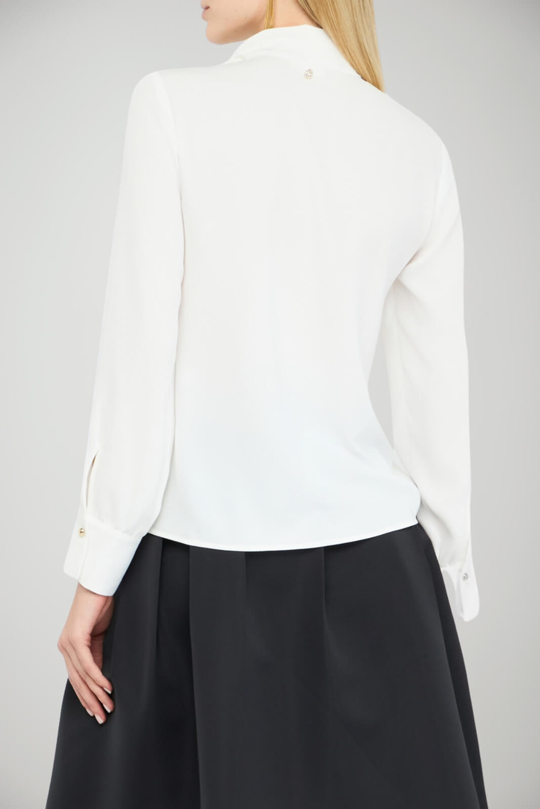 Blusa da donna Liu Jo con sciarpa e dettagli dorati retro