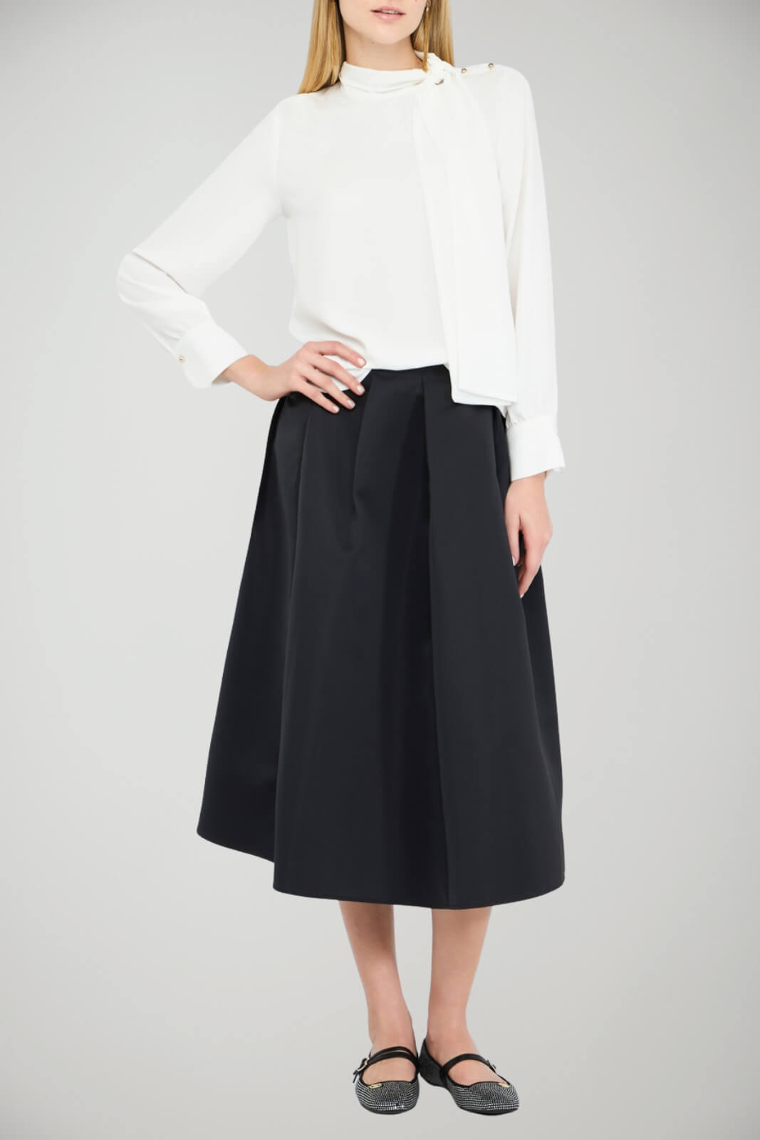 Blusa da donna Liu Jo con sciarpa e dettagli dorati outfit