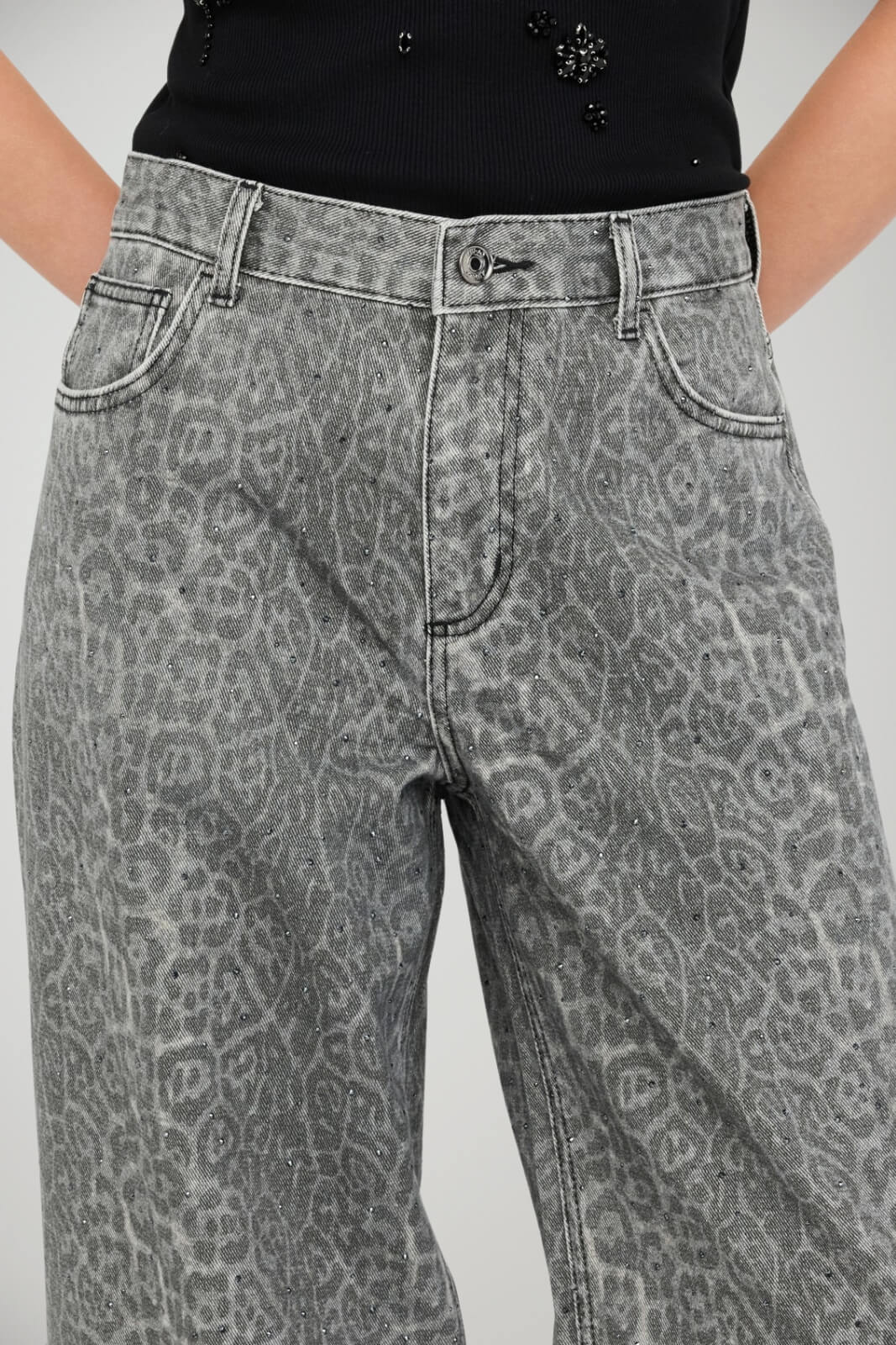 Pantaloni da donna Liu Jo flare a stampa animalier dettaglio