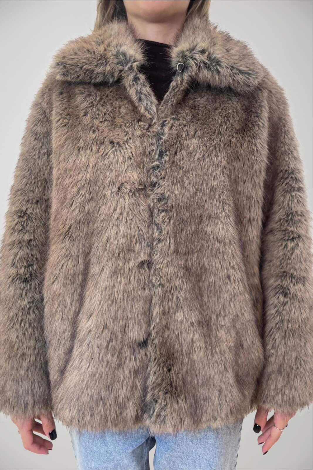 Pelliccia da donna ecologica Liu Jo con chiusura a gancetti fronte 1