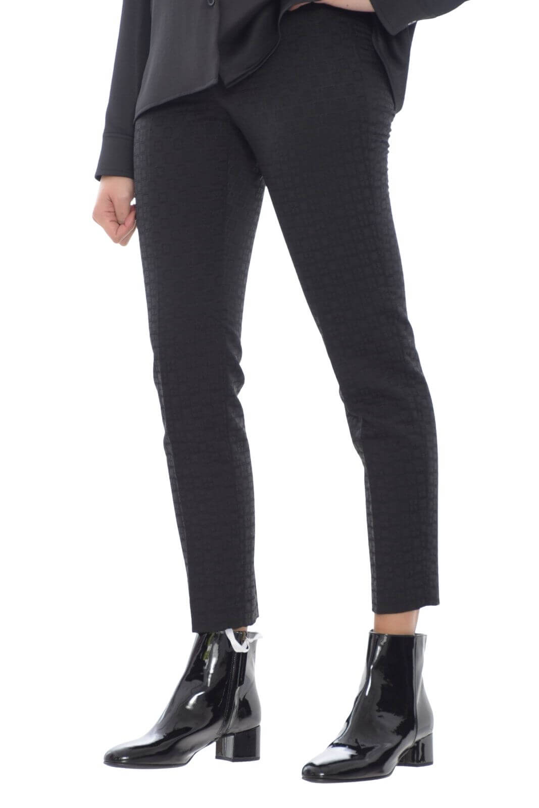 Seventy Pantalón de mujer con acabado geométrico.