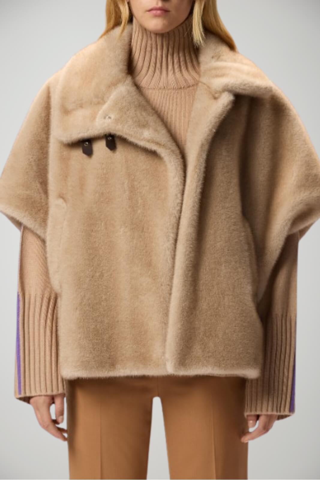 Cappa da donna Pinko a maniche corte in pelliccia sintetica fronte 1