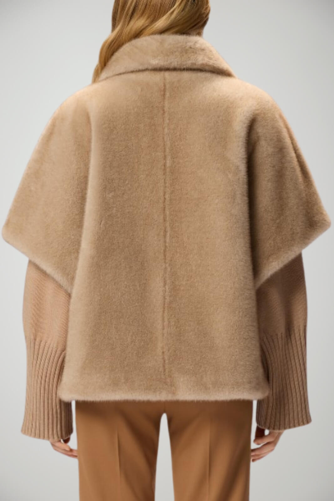 Cappa da donna Pinko a maniche corte in pelliccia sintetica retro