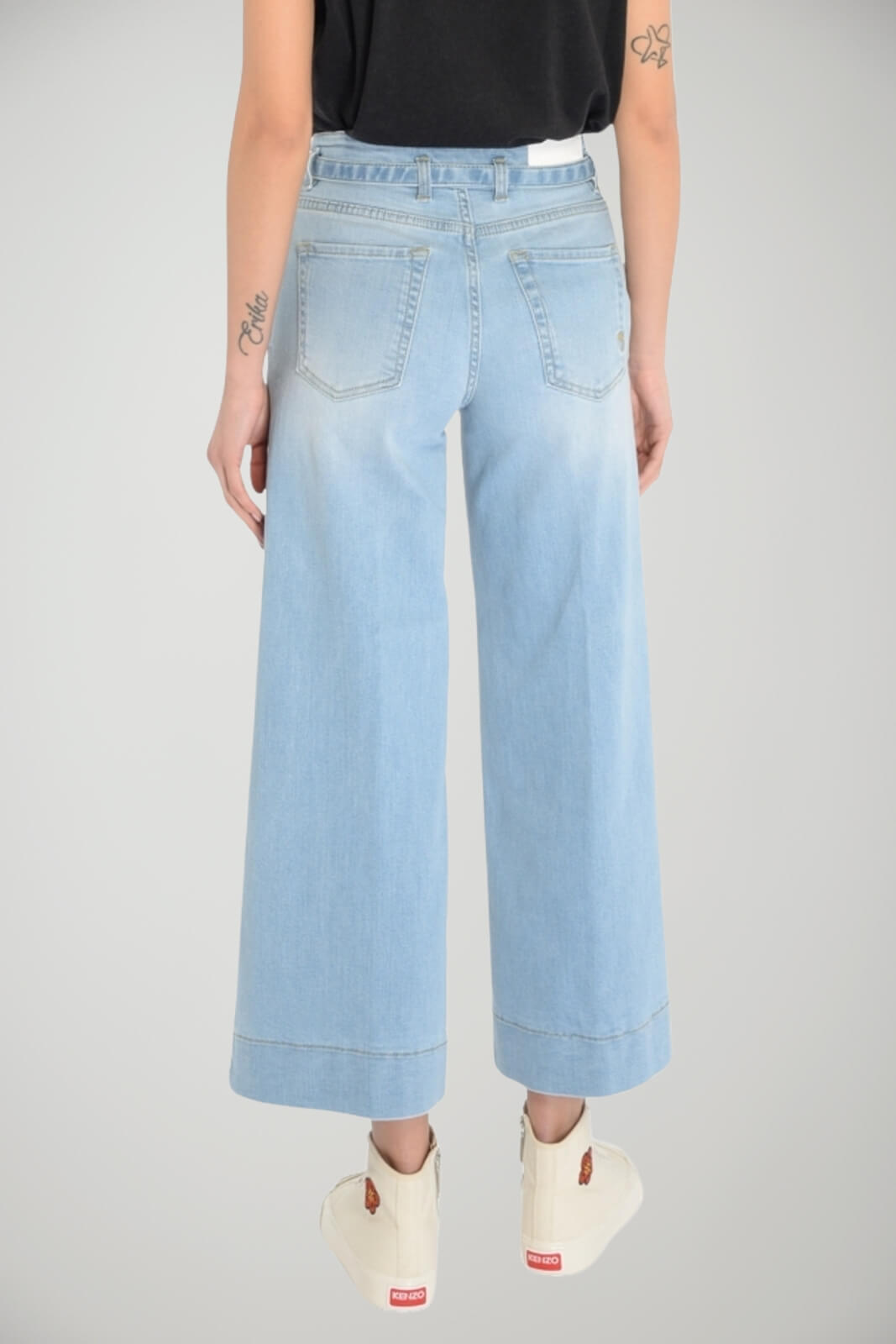 Jeans da donna Pinko a vita alta con cintura e lavaggio chiaro