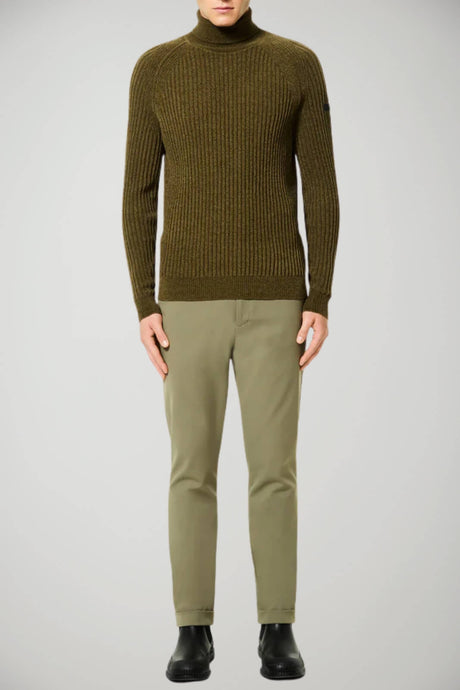 Dolcevita da uomo RRD in velluto con logo al braccio outfit