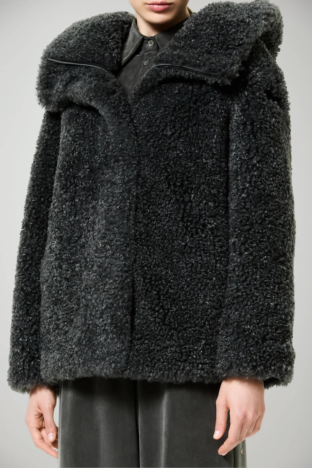 Pelliccia da donna imbottita RRD a collo alto fronte 1