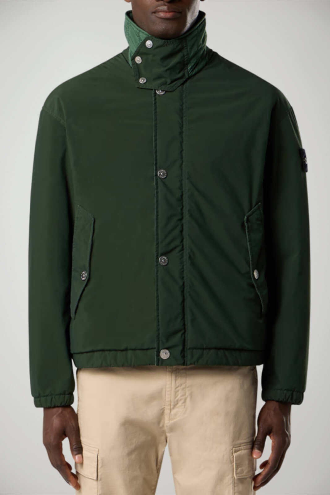 Giubbino uomo Stone Island con collo alto e tasche a patta fronte 1