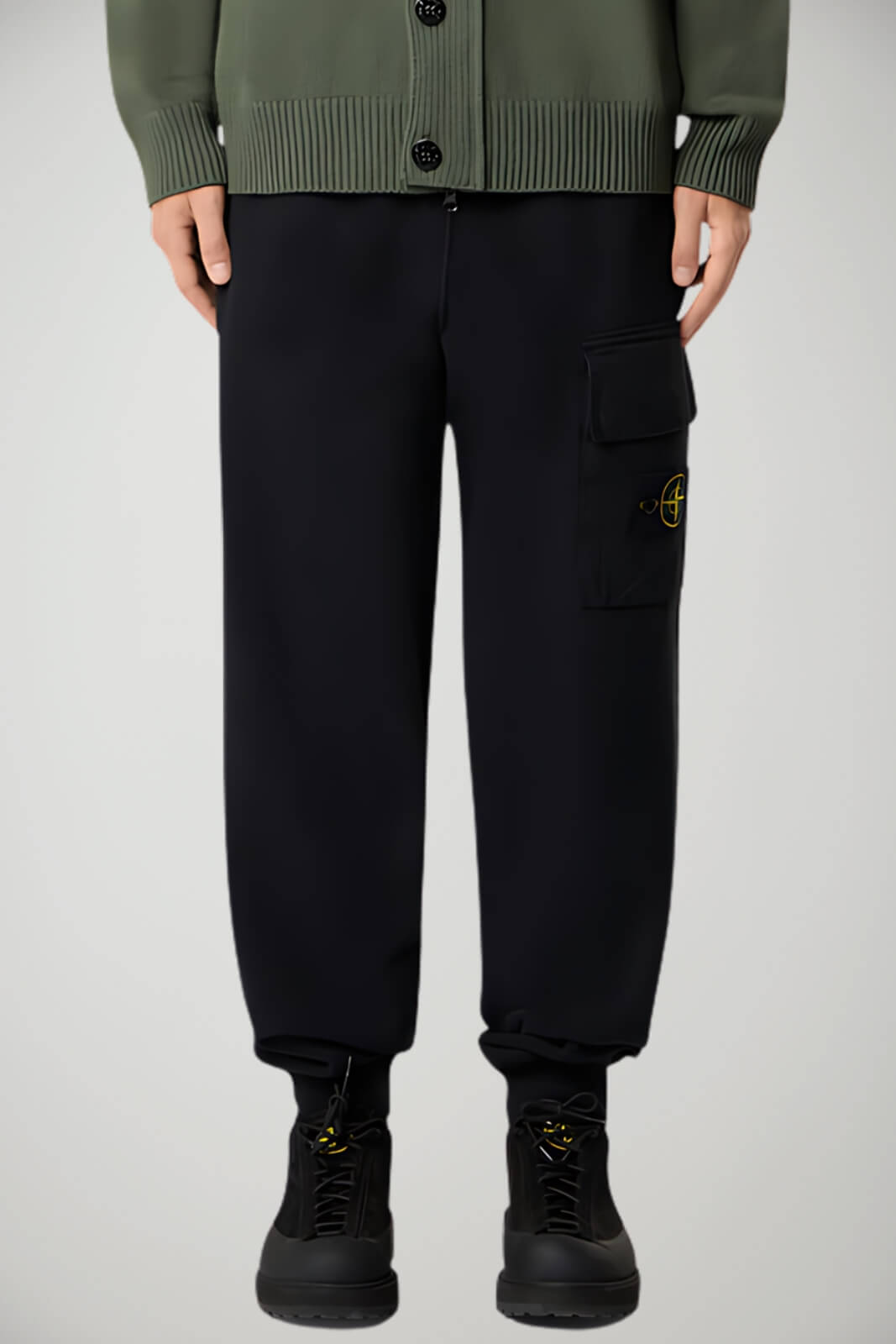 Pantaloni in felpa da uomo Stone Island con coulisse e logo patch fronte 1