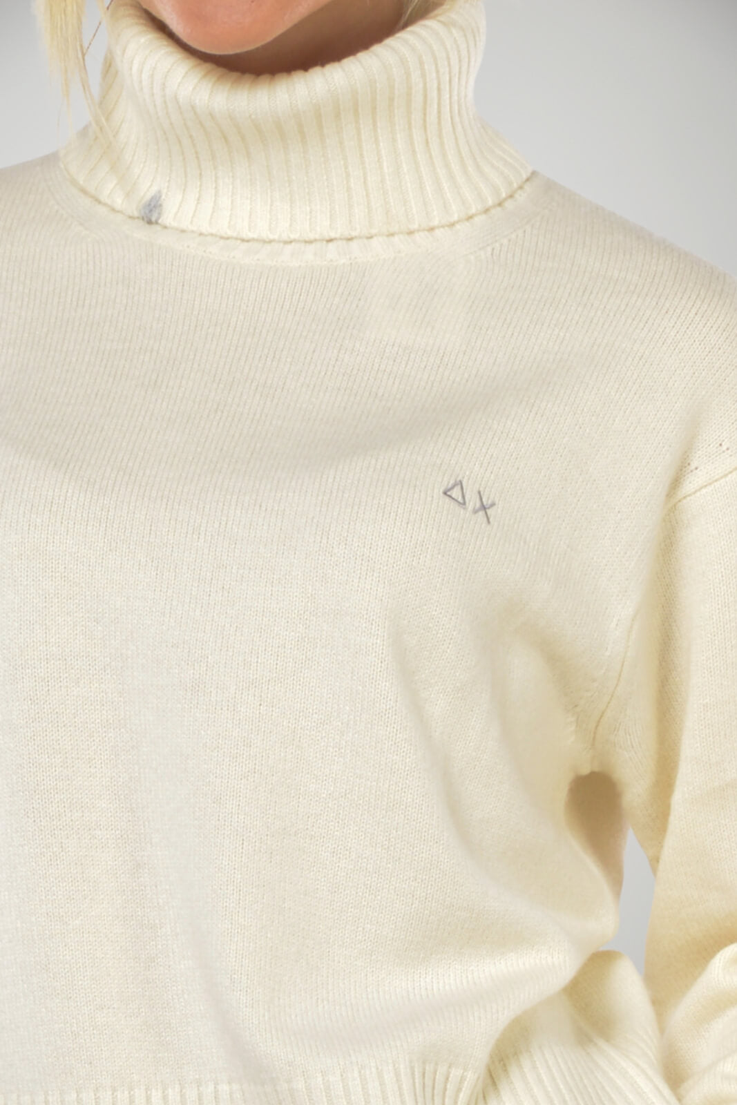 Dolcevita da donna Sun 68 a tinta unita in lana dettaglio