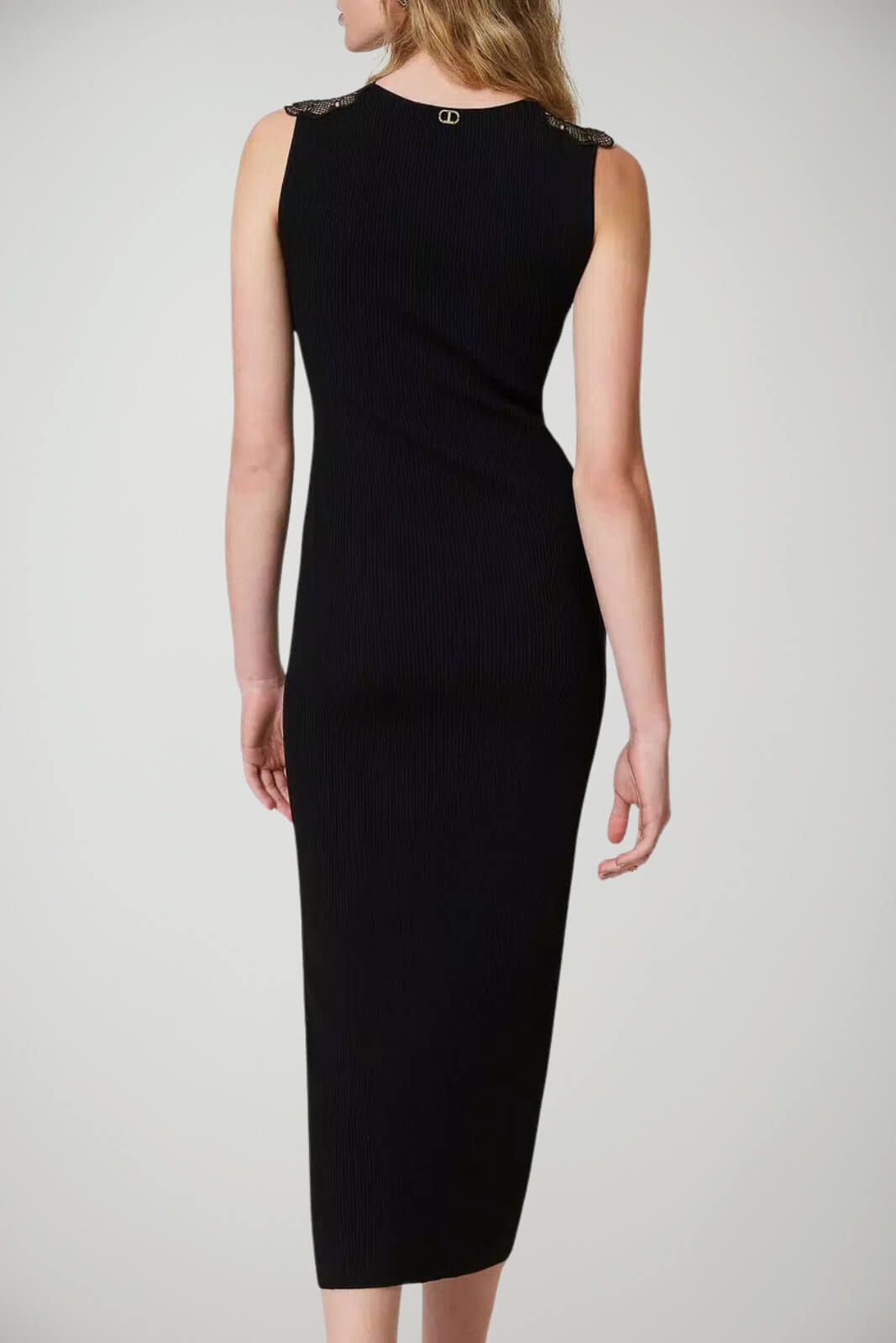 Abito da donna lungo in maglia smanicato con inserti in pizzo macramè