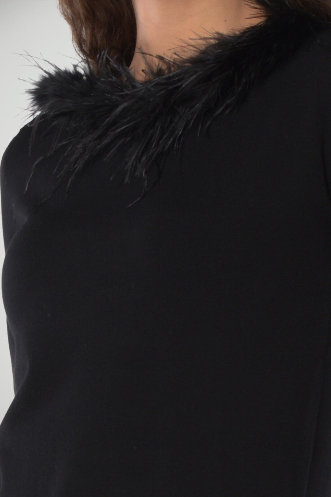 Maglia da donna Twinset con piume al collo