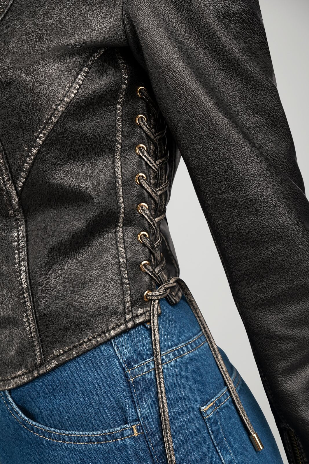 Biker donna in pelle Versace Jeans Couture dettaglio 2