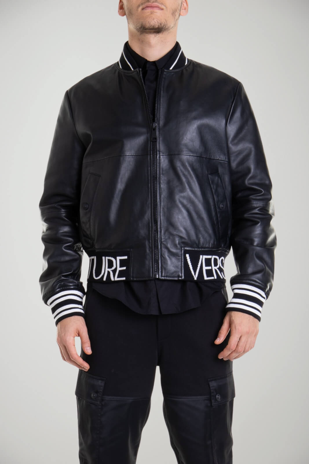 Bomber Versace Jeans Couture da uomo in pelle con inserti in maglia fronte 1