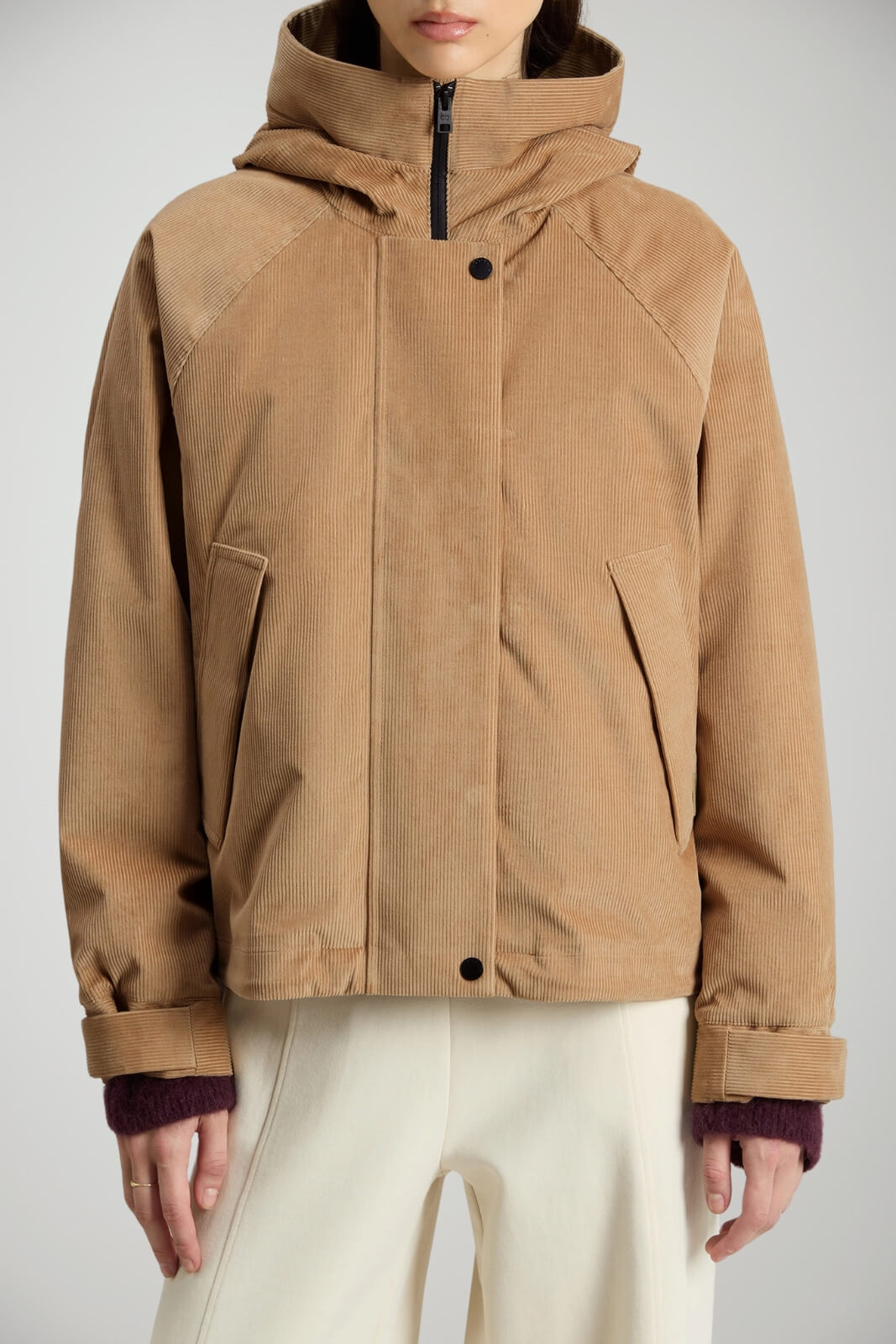 Giubbino da donna in velluto con cappuccio