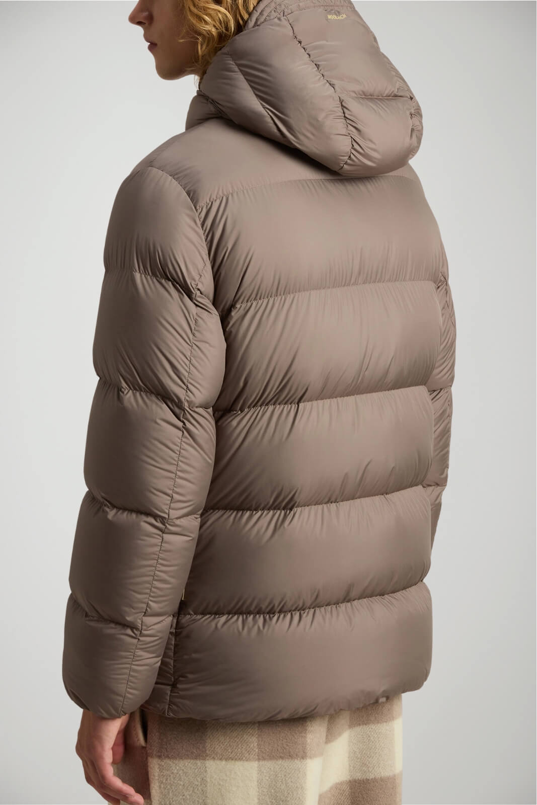 Piumino lungo da uomo Woolrich con cappuccio e tasche