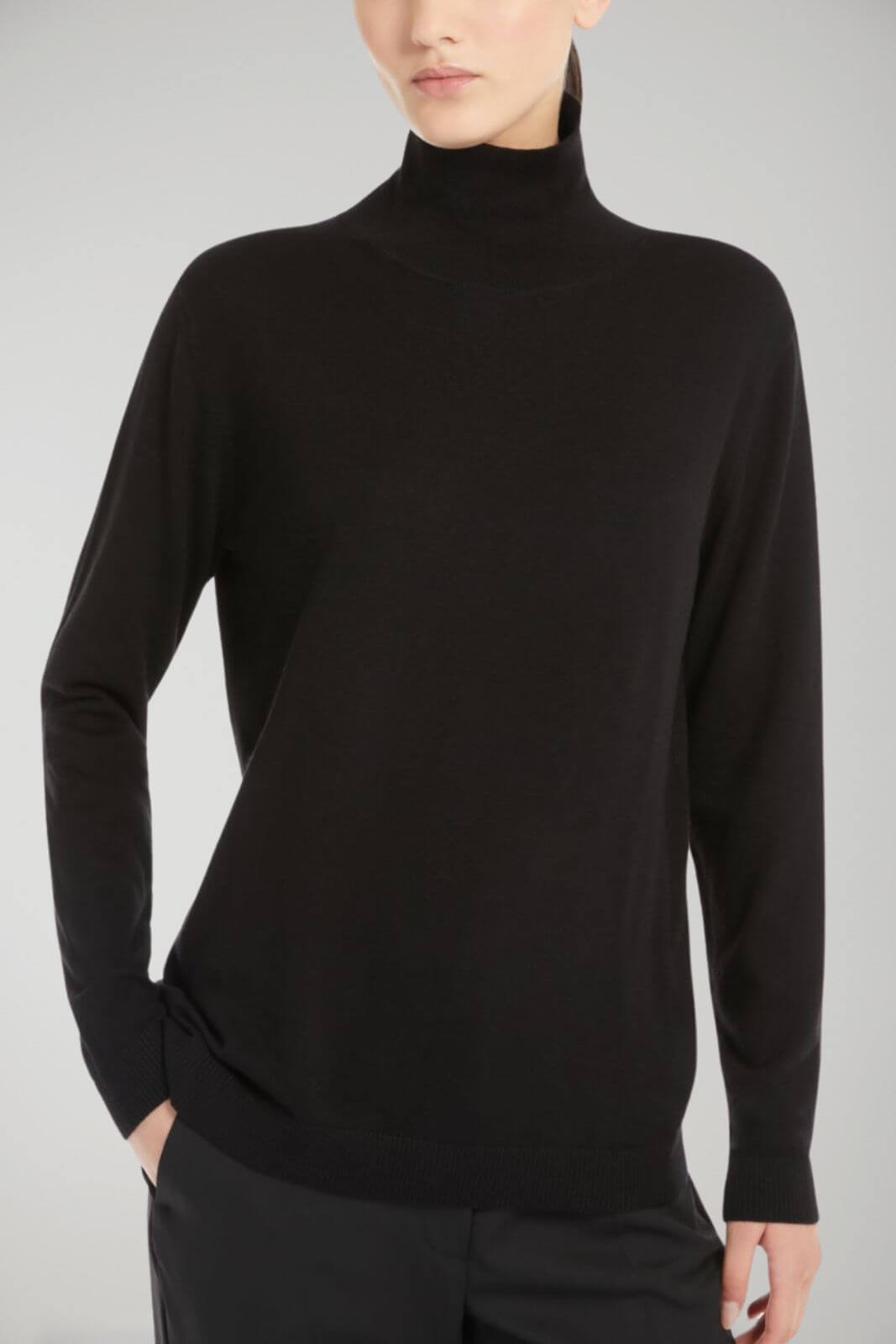 Weekend MaxMara women's turtleneck KIKU