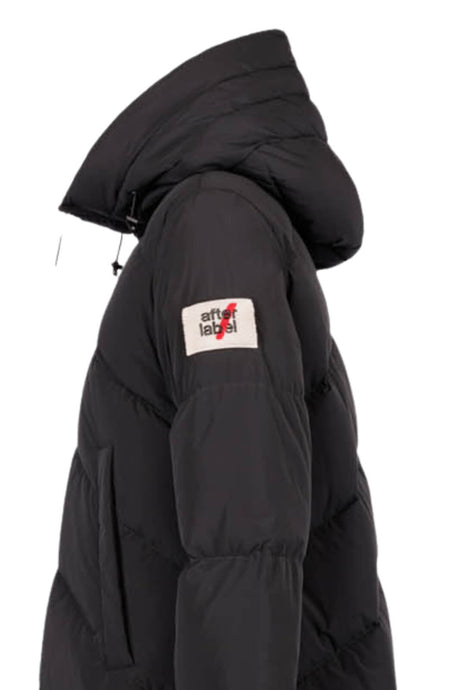 Piumino da donna After Label con cappuccio e logo al braccio dettaglio logo