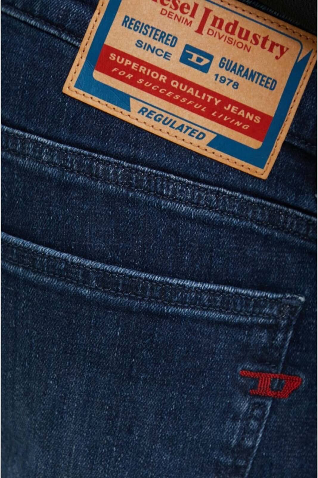 Jeans da uomo Diesel cinque tasche slim fit dettaglio