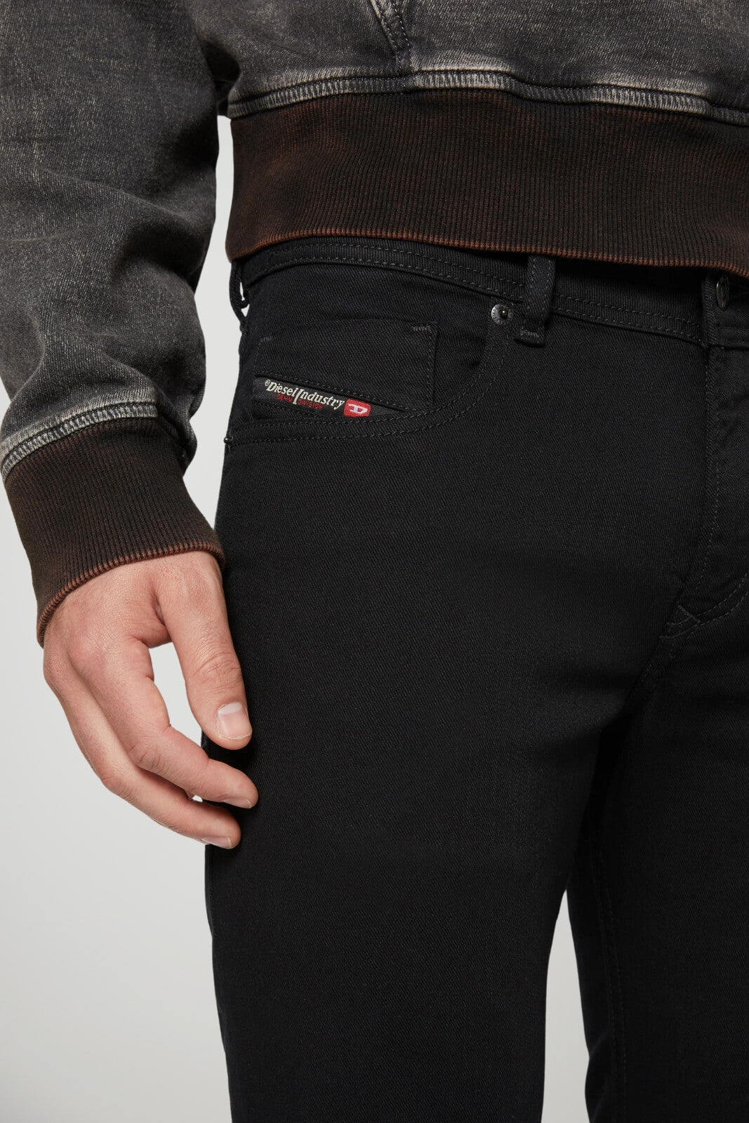 Jeans Diesel da uomo skinny Sleenker dettaglio