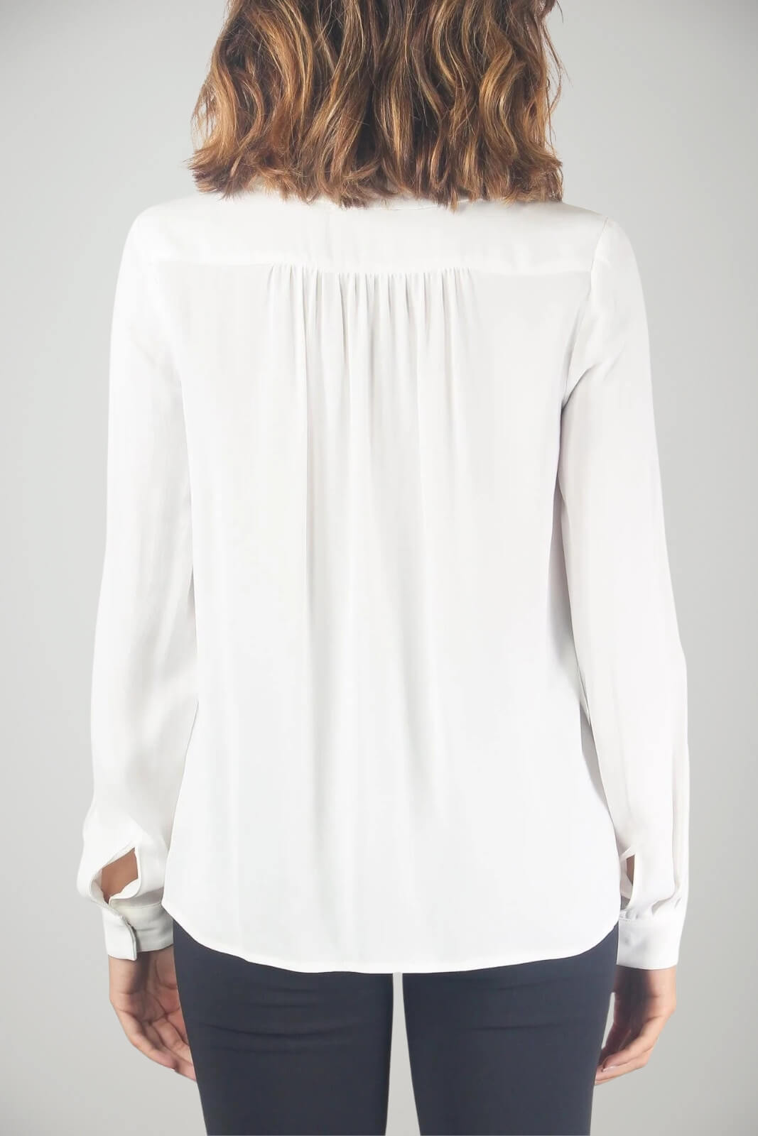 Blusa ELisabetta Franchi con scollo a V e sciarpa logata retro