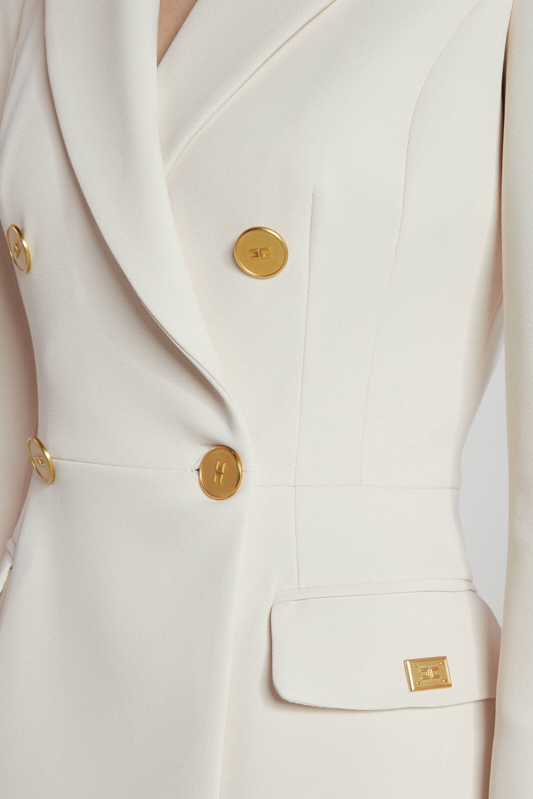 Giacca da donna Elisabetta Franchi doppiopetto in crepe dettaglio