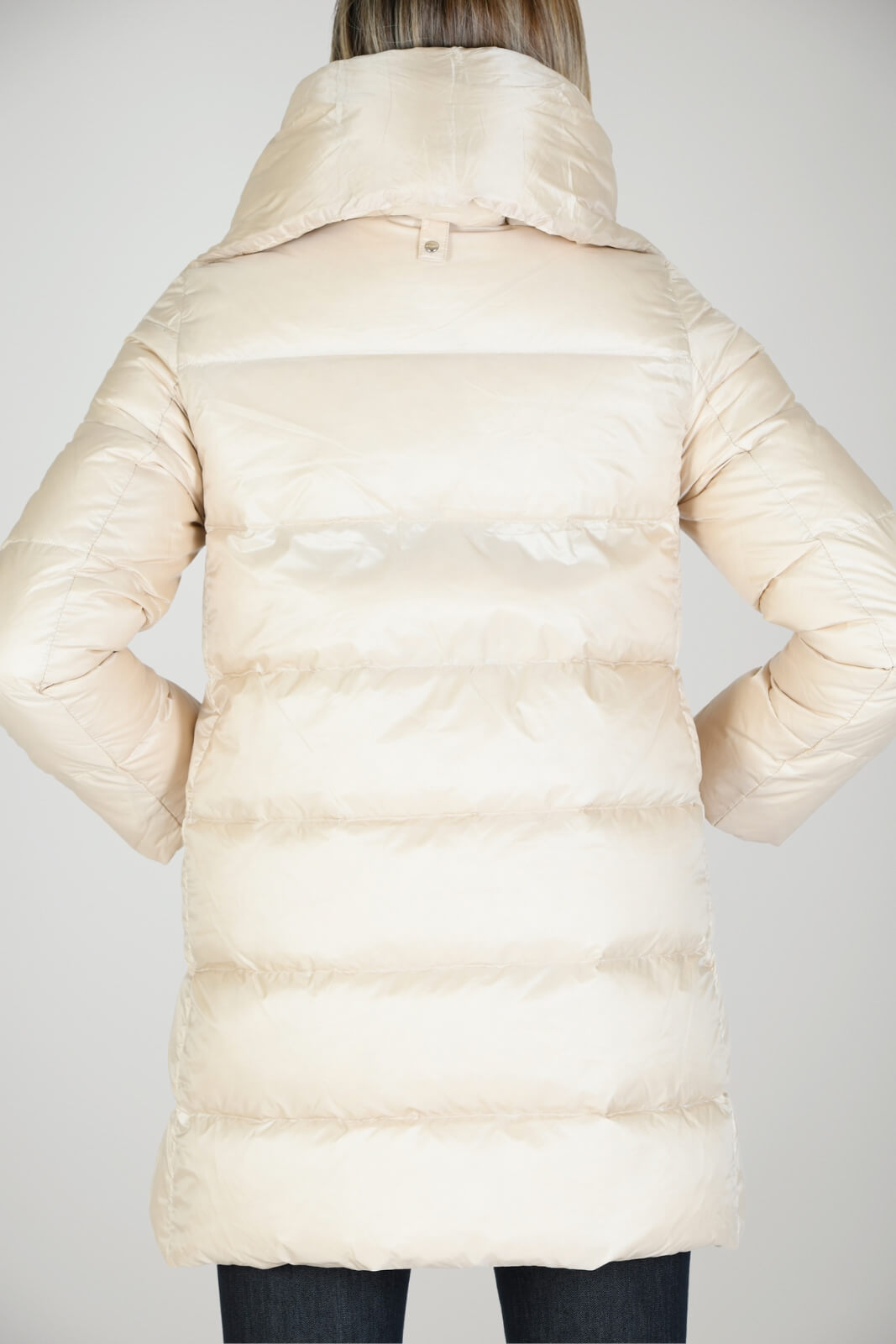 Piumino lungo da donna con cappuccio retro