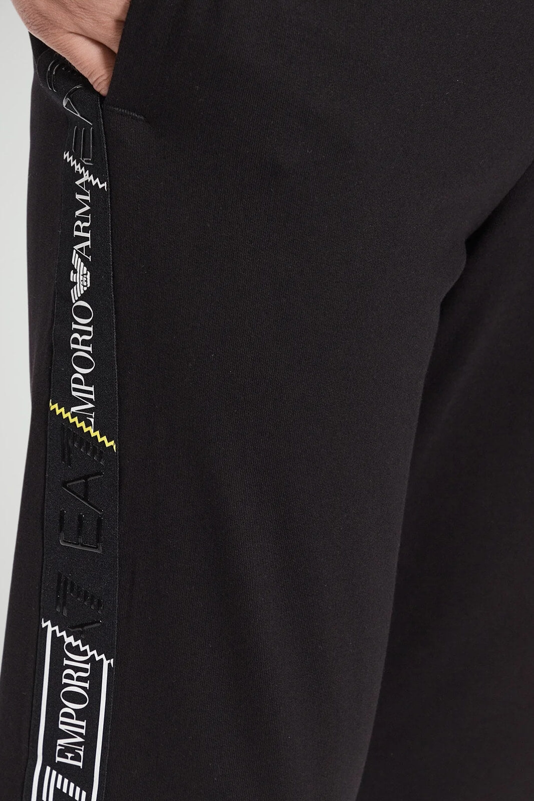 Emporio Armani Pantaloni Uomo con bande logate in gros grain